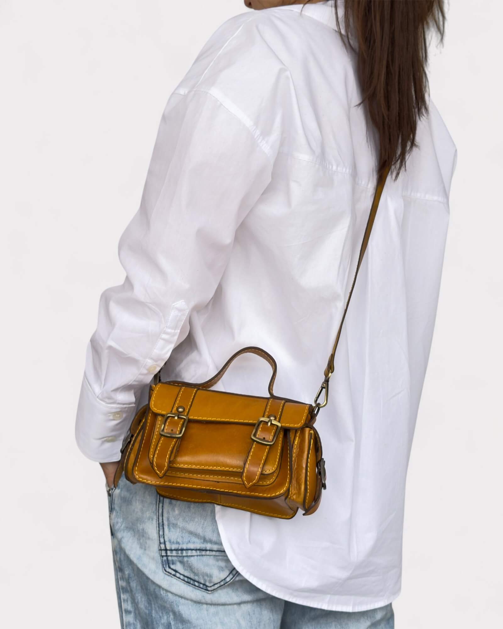 cuoio crossbody satchel crete a1 model wearing crossbody side view