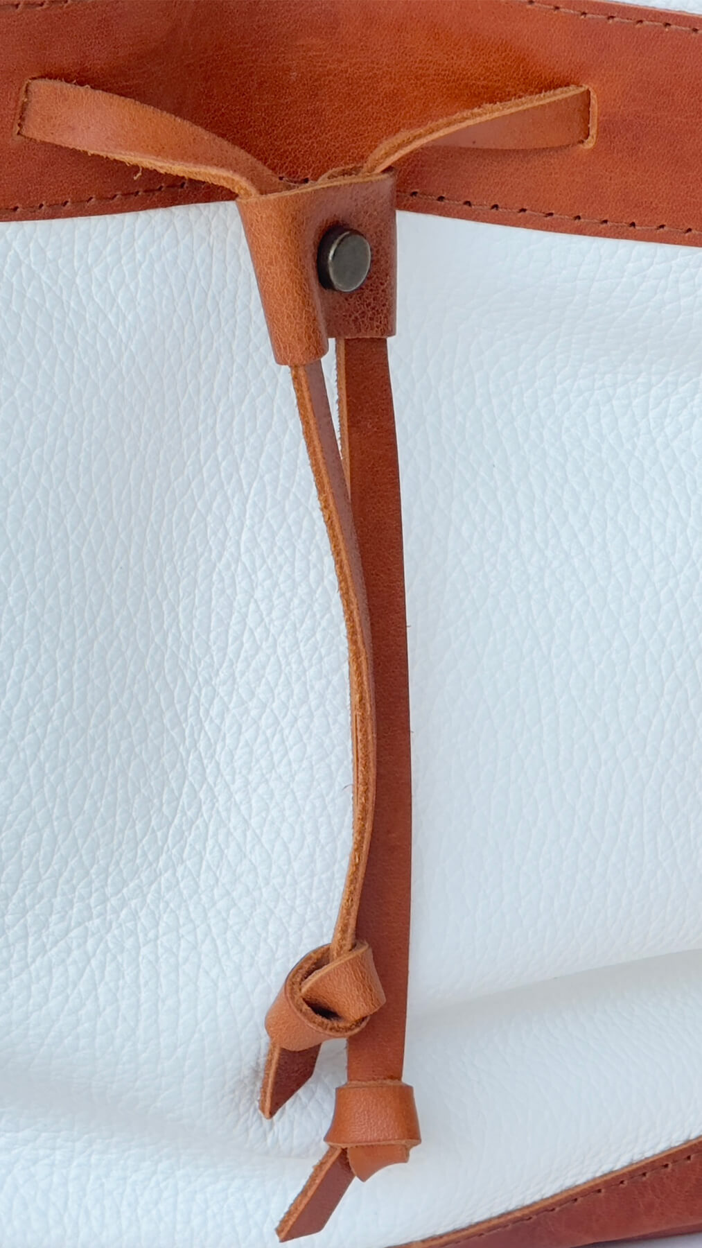 detail of drawstring