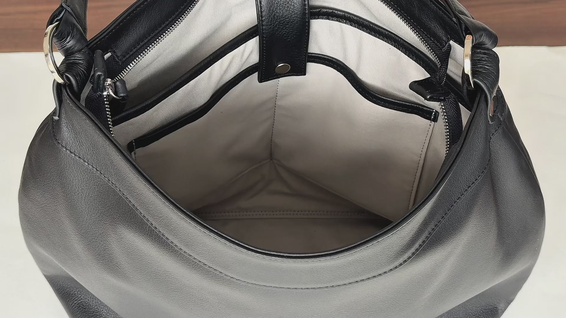 video of the laptop compartment 